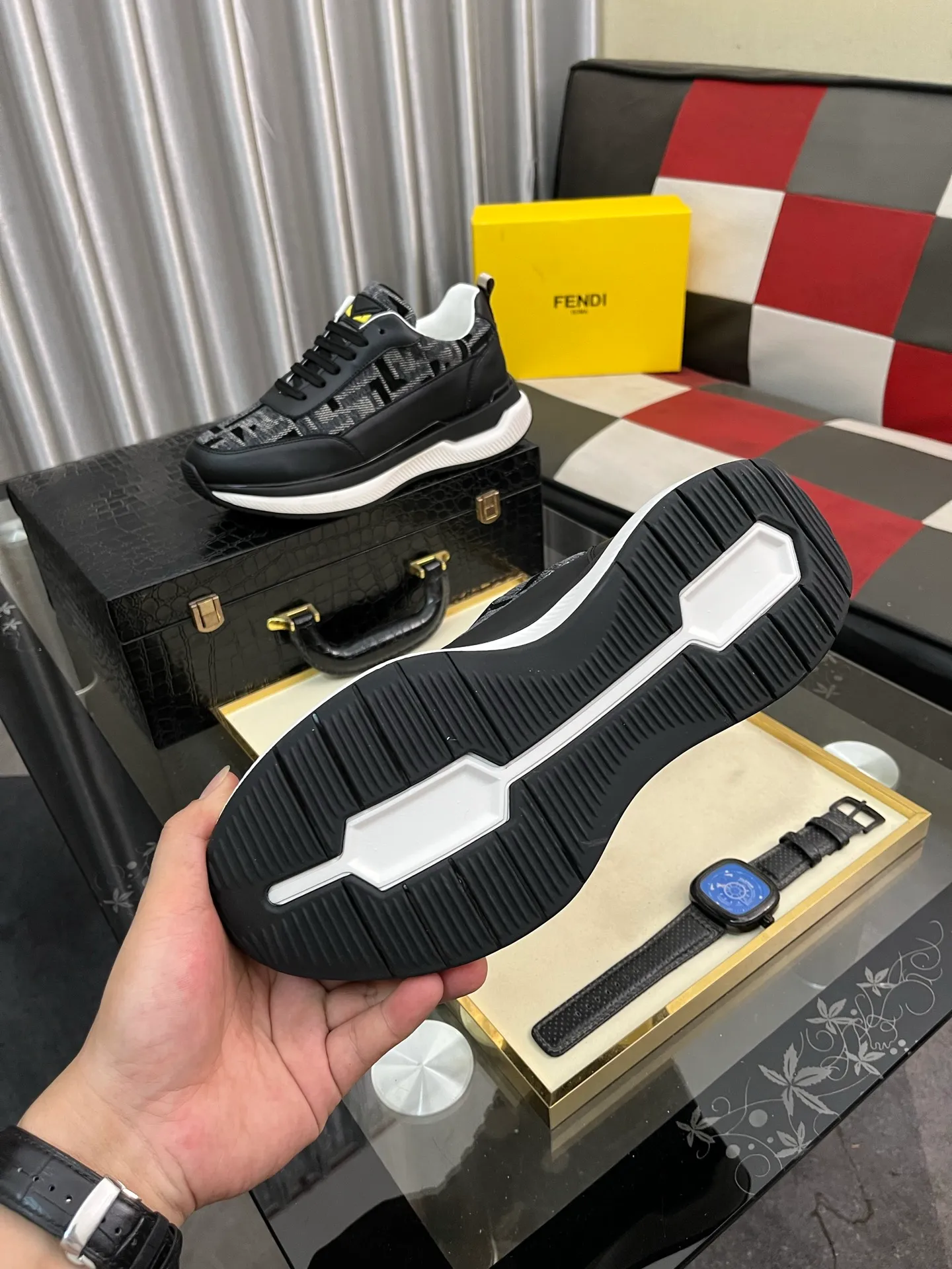 Men's Men's Shoes💰458⌚️⌚️[FENDI] Fendi's classic and comfortable men's, this complex sneaker is made of soft calfskin➕genuine leather lining➕original ultra-light rubber material with rough outsole. This unique light style is suitable for the casual and refined sensibility of this season. It is comfortable and natural on the feet. It is an everyday style for casual travel in autumn and winter! 38−444️⃣colors available